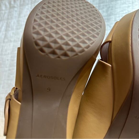 Aerosoles Collin Platform Sandals 9 Doe Tan Leather Gold Buckle NEW NWT - Picture 3 of 5